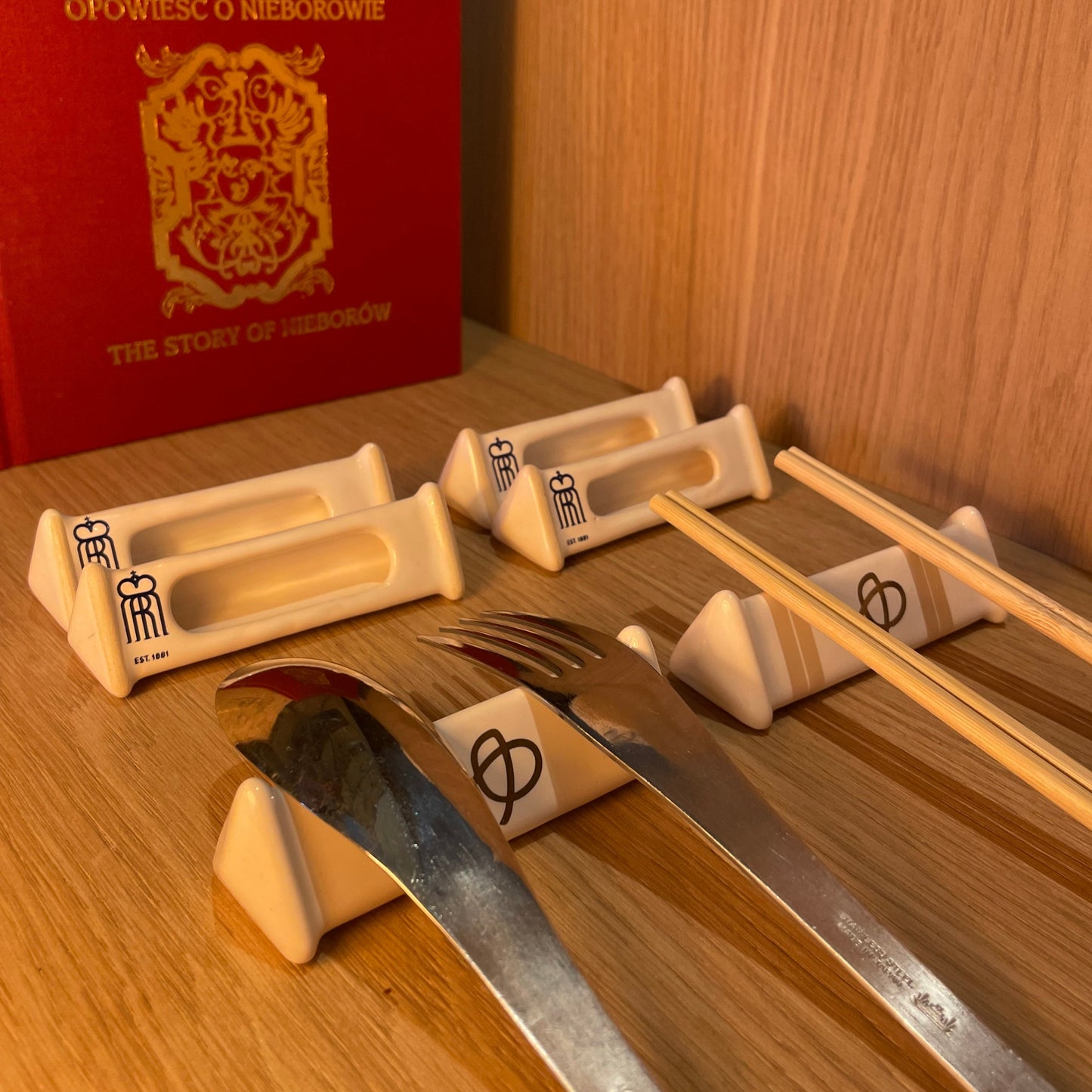 Koziołek pod pałeczki – Majolika Nieborów x Yukarinko