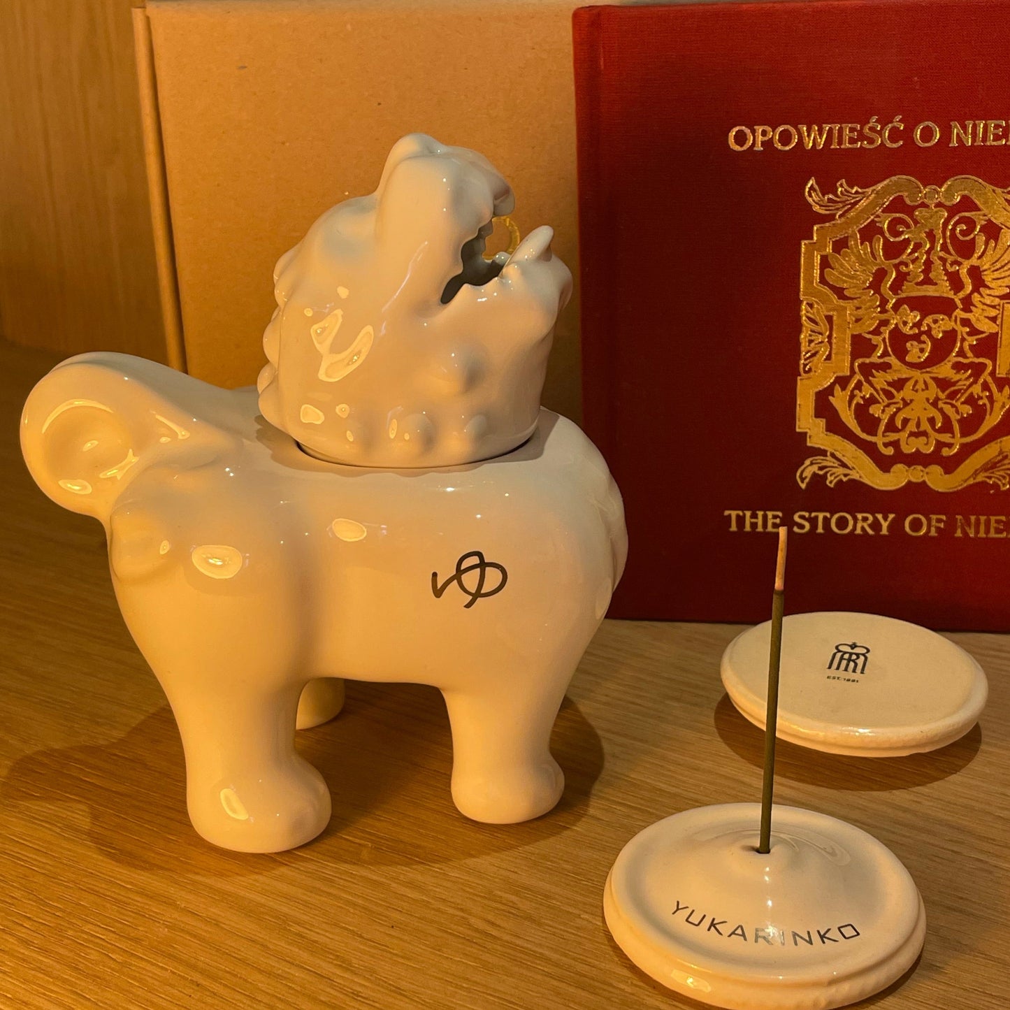 Kadzielnica pies – Majolika Nieborów x Yukarinko