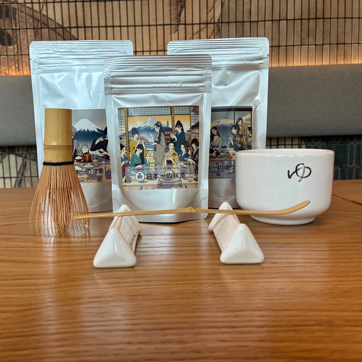 Zestaw Premium Yukarinko – Czarka Majolika, Bambusowe Mieszadełko, Bambusowa Łyżeczka + 3 Herbaty